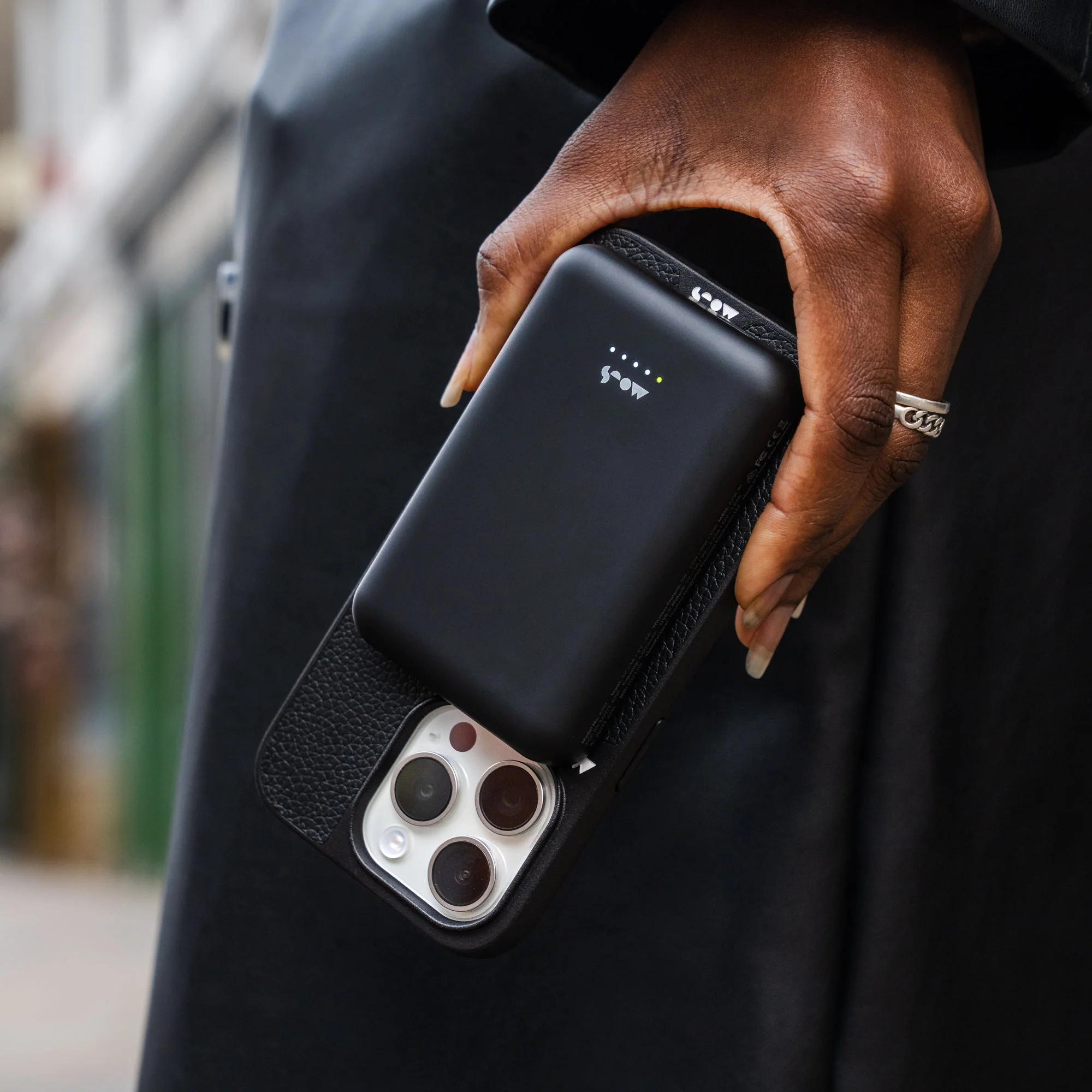 MagSafe® Compatible Wireless Power Bank - Image 11